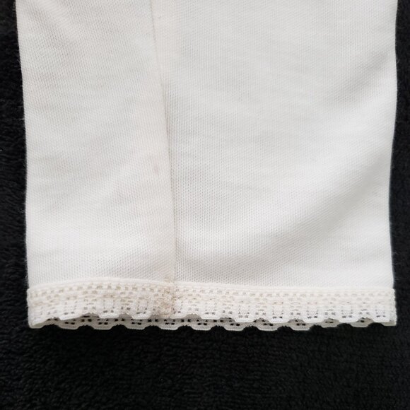 (NWOT) Cuddl Duds Women's Soft-wear Lace-Edge V-Neck Tops (Size Medium) - Picture 12 of 13